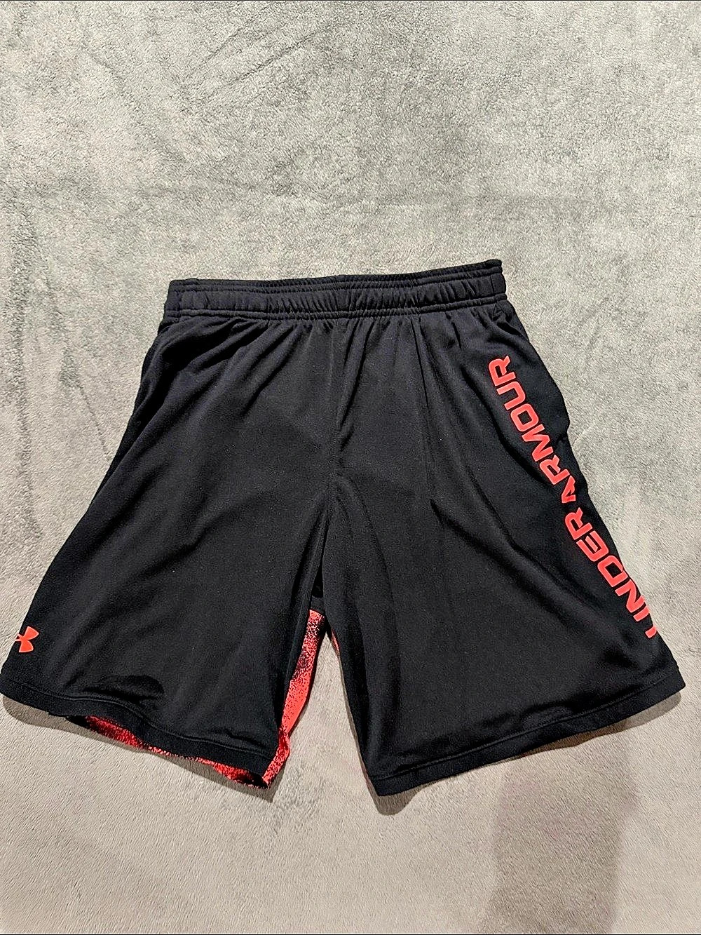 Under Armour Boys Large Black & Red Shorts